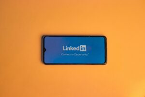 Social Selling 2.0: How B2B Startups Are Turning LinkedIn into a Lead Magnet in 2025